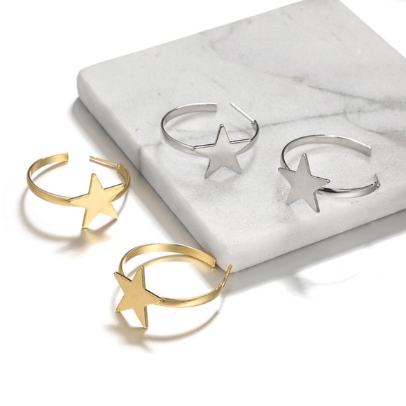 Unique Design//Cute Star Hoop Earrings Silver/Gold - Picture 3 of 6